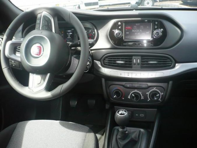 Fiat Tipo, HB 1.4 95k Street, barva šedá