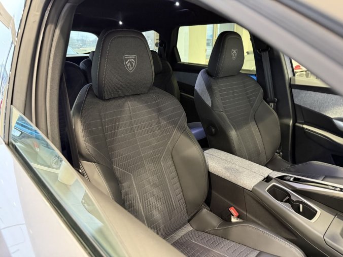 Peugeot 5008, Peugeot 5008 GT Hybrid 145k, Automat, barva šedá