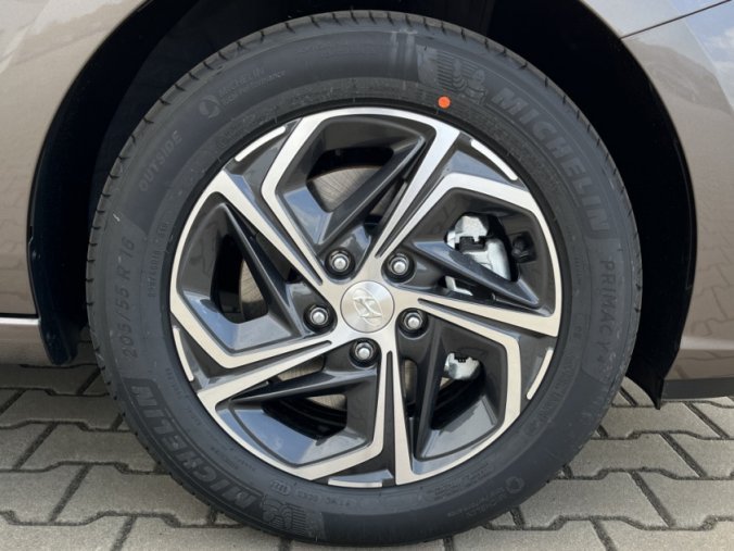 Hyundai i30, 1,5 T-GDI 117 kW iMT MHEV, barva bronzová