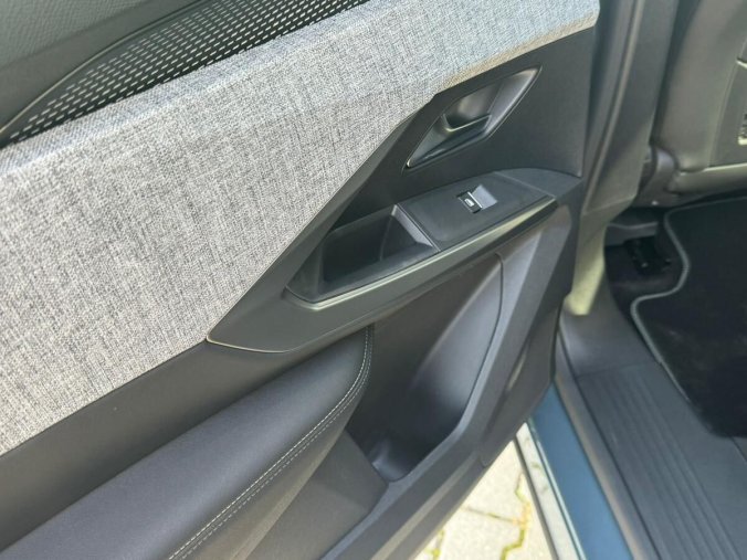 Peugeot 5008, Peugeot 5008 GT Elektromotor 157 kW / 210 k, barva modrá