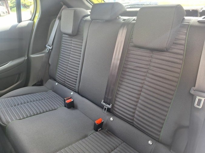Peugeot 208, Peugeot 208 STYLE 1.2 PT 100K MAN6, barva žlutá