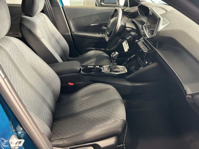 Peugeot 2008, Peugeot 2008 ALLURE Turbo 100 MAN6, celoroční PNEU, kamery, barva modrá
