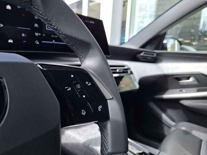 Peugeot 3008, Peugeot 3008 ALLURE Hybrid 145 e-DCS6, barva modrá