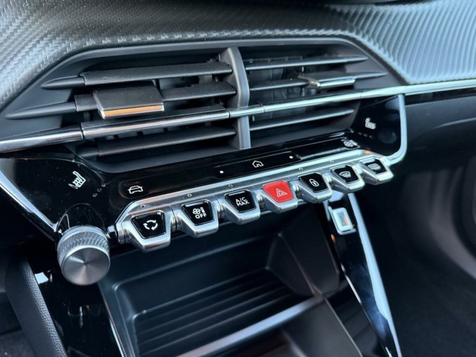 Peugeot 2008, Peugeot 2008 ACTIVE - IHNED K ODBĚRU, barva modrá