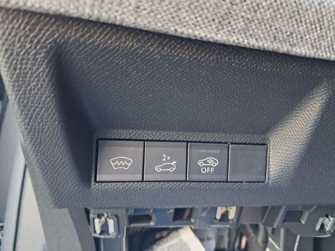 Peugeot 3008, Peugeot 3008 3008 GT Hybrid 145 e-DCS6, barva šedá