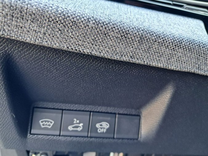 Peugeot 5008, Peugeot 5008 5008 GT Hybrid 145 e-DCS6, barva bílá