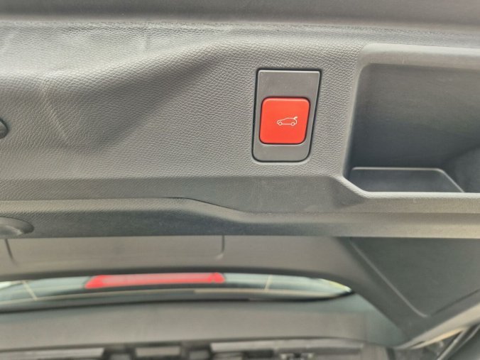 Peugeot 5008, Peugeot 5008 GT Hybrid 136 e-DCS6, barva modrá