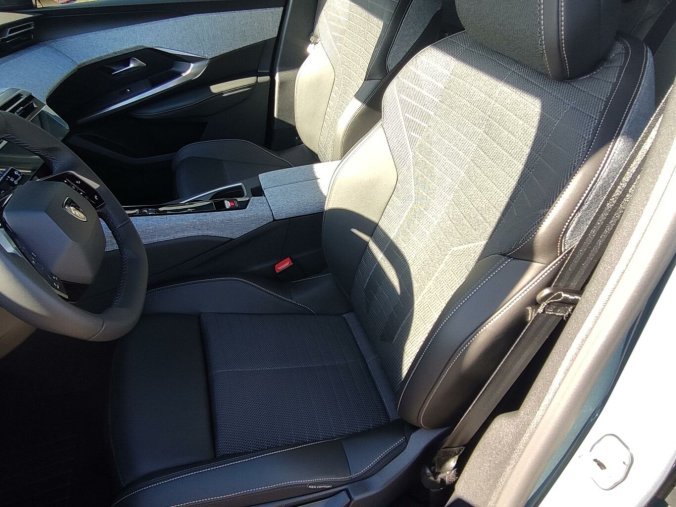 Peugeot 5008, Peugeot 5008 ALLURE Hybrid 136 e-AUT6 NAVI, barva modrá
