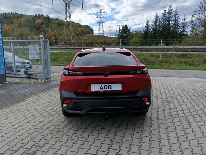 Peugeot 408, Peugeot 408 ALLURE Hybrid 145 e-DCS6, barva červená