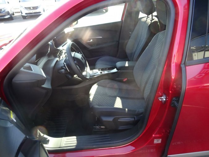 Peugeot 2008, Peugeot 2008 ALLURE Hybrid 145k e-DCS6, barva červená