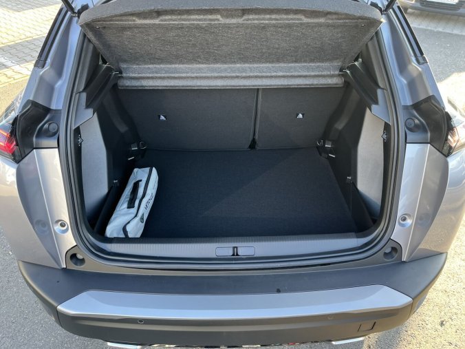 Peugeot 2008, Peugeot 2008 ALLURE PureTech 130k EAT8, barva šedá
