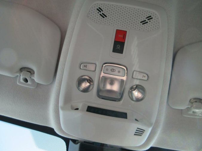 Peugeot 208, Peugeot 208 ALLURE Hybrid 100 e-DCS6, barva žlutá