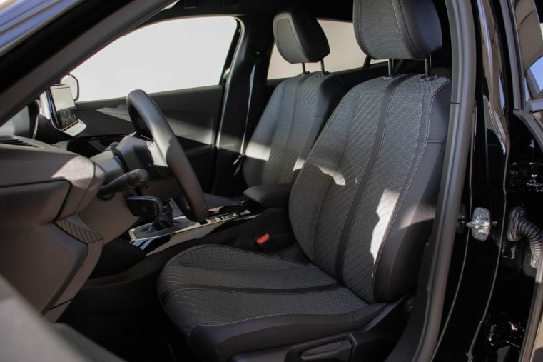 Peugeot 2008, Peugeot 2008 ALLURE PureTech 100 MAN6, barva černá