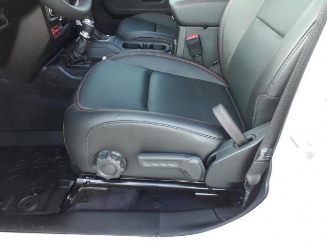Jeep Wrangler, 2,2 CRD Rubicon Unlimited, barva bílá