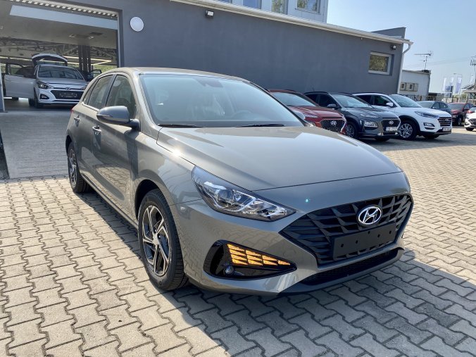 Hyundai i30, 1,5i CVVT 81 kW (95 NAT) 6 st. man, barva šedá