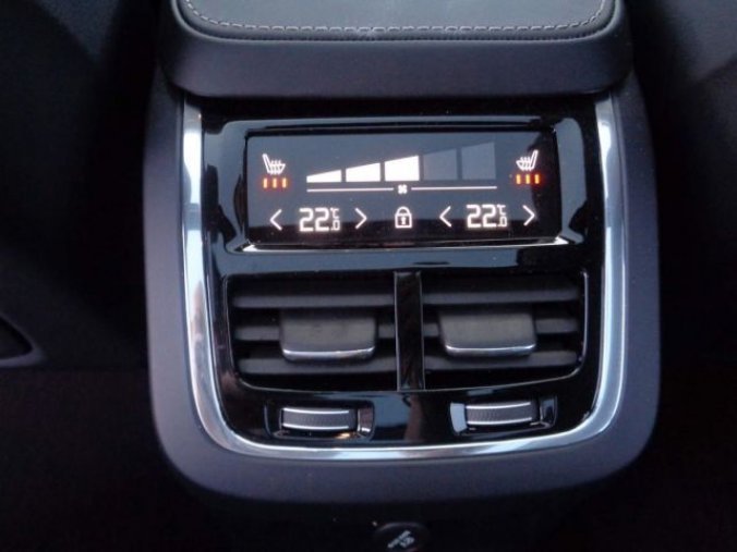 Volvo XC90, T8 TWIN ENGINE 2.0L 303 HP INS, barva bílá