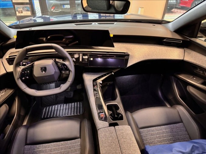 Peugeot 5008, Peugeot 5008 1,2 ALLURE Hybrid 145 e-DCS6, barva modrá