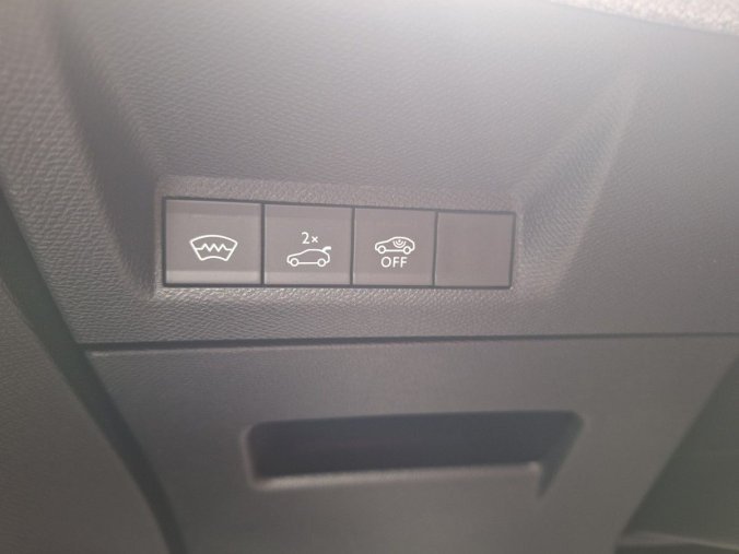 Peugeot 3008, Peugeot 3008 GT Hybrid 145 e-DCS6, barva šedá
