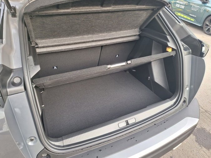 Peugeot 2008, Peugeot 2008 ALLURE 1.2 PT 130k EAT8, barva šedá