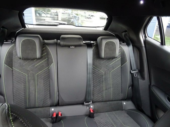 Peugeot 2008, Peugeot 2008 GT PureTech 130k EAT8, barva šedá