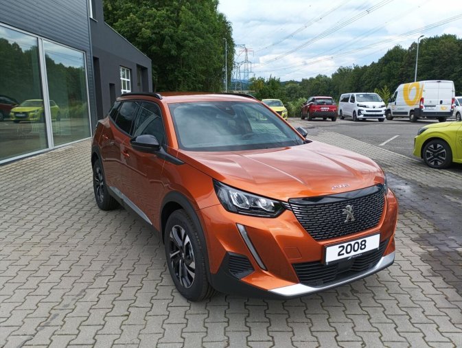 Peugeot 2008, Peugeot 2008 ALLURE PureTech 130k MAN6, barva oranžová