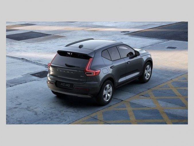 Volvo XC40, B4 2.0L 197 HP MOMENTUM PRO AT, barva modrá