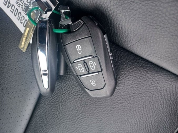 Peugeot Traveller, Peugeot Traveller Allure Long 2.0 BHDi 180 EAT8, barva šedá