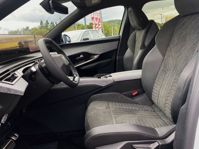 Peugeot 3008, Peugeot 3008 GT Hybrid 145 e-DCS6, barva bílá