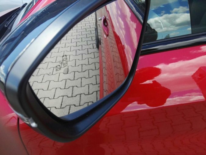 Peugeot 208, Peugeot 208 GT 1.2I 130k AUT 8 NAVI, barva červená