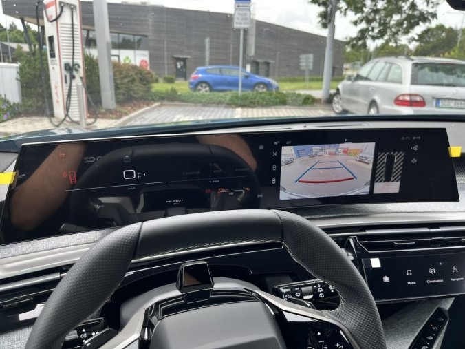 Peugeot 5008, Peugeot 5008 GT Hybrid 145 e-DCS6, barva modrá