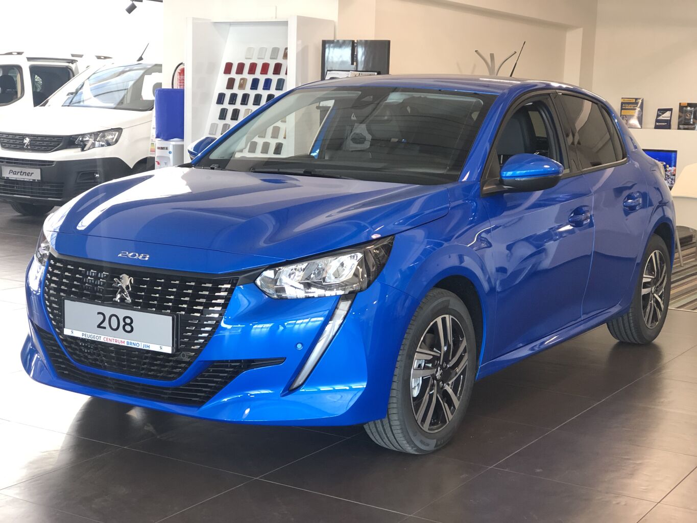 Novy Peugeot 8 Allure 1 2 Puretech 100 S S Eat8 N115 474 790 Kc Skladem Carisin Cz
